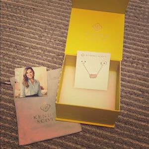 Kendra Scott NWT necklace
